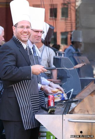 Chief of Staff Jonathan Levinson and Associate Vice-President Roger Côté flipped burgers for students at orientation.